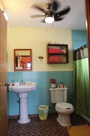 Towels, soap, shampoo - Cancun Guest House 1 (Cancún)