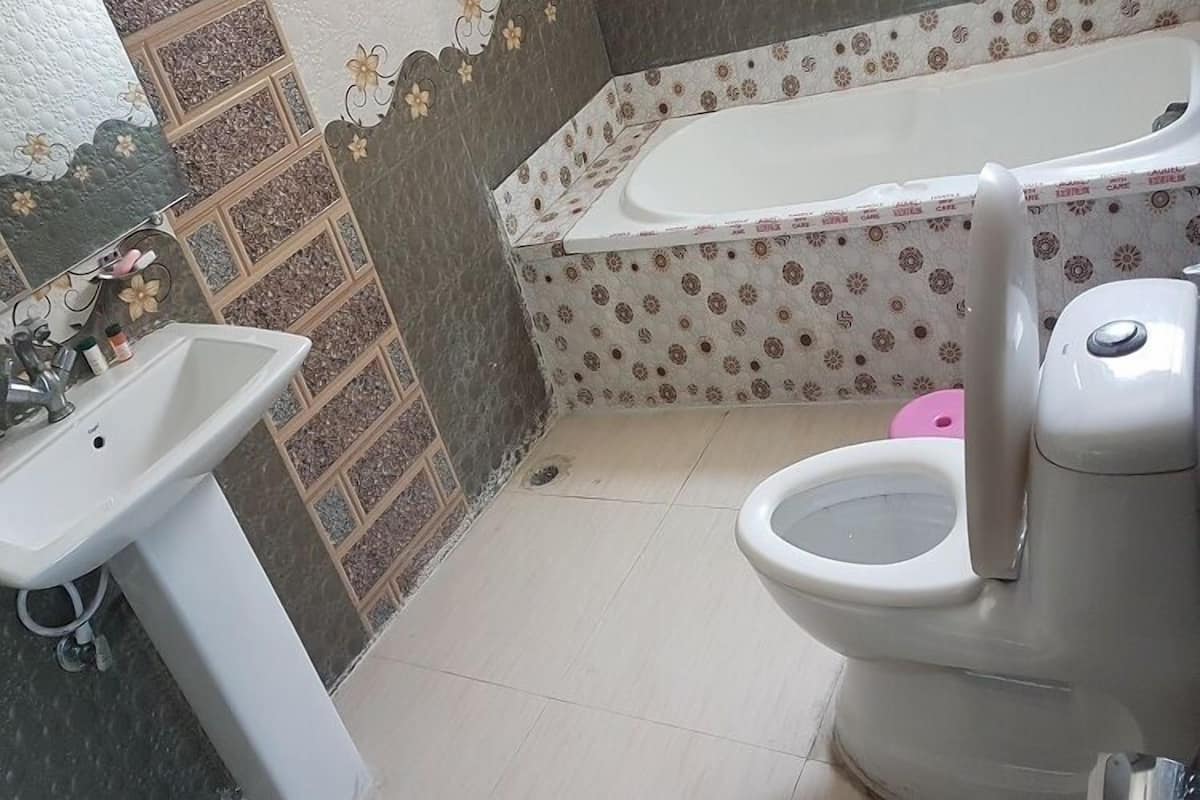 A bathroom with a white sink, a toilet, and a bathtub.