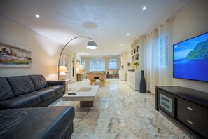 智能電視、壁爐、乒乓球設施、音響