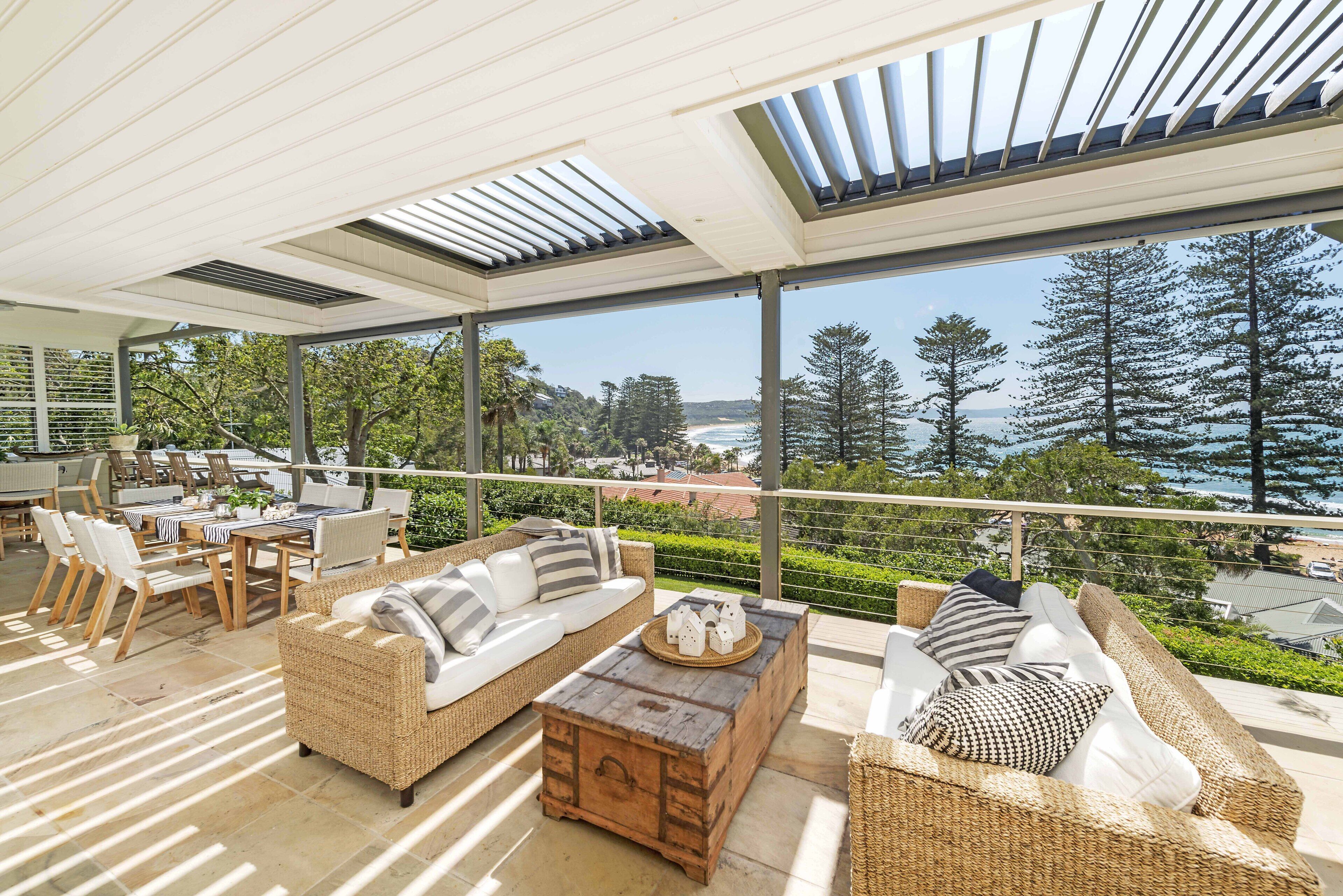 Carabella, Palm Beach. Beach views &  short  walk to the beach. 6 night min stay