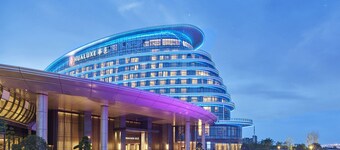 HUALUXE Nanjing Yangtze River by IHG