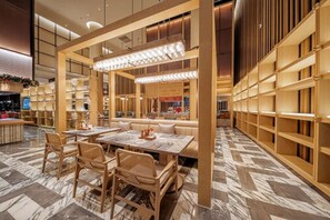 2 restaurants servant le petit déjeuner, spécialités Cuisine chinoise