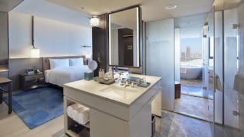 Ropa de cama de alta calidad, cubrecamas y artículos del minibar gratis