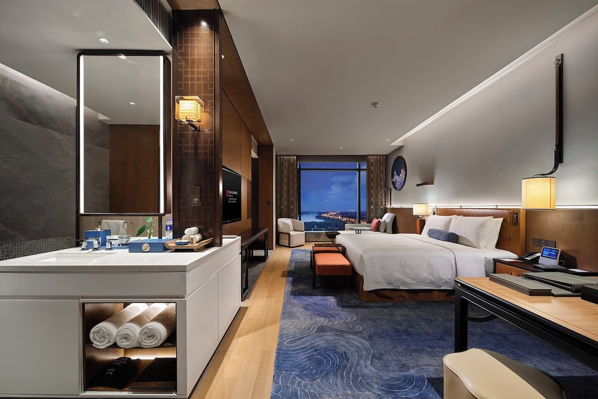 Premium bedding, down duvets, free minibar items, in-room safe