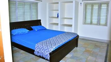 8 bedrooms, iron/ironing board, WiFi, bed sheets