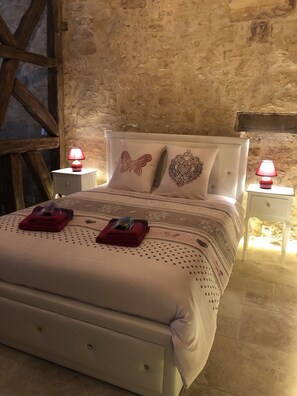 1 chambre, fer et planche à repasser, lit parapluie, Wi-Fi gratuit