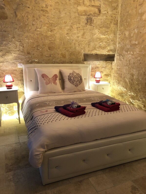 1 chambre, fer et planche à repasser, lit parapluie, Wi-Fi gratuit