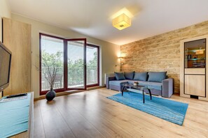 TV - POSH River view Apartment (Gdańsk)