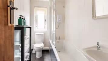 Combined shower/bathtub, eco-friendly toiletries, hair dryer, towels