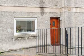 Exterior detail - LOCATION! LOCATION! LOCATION! Free Residents Parking!
License/planning granted!! (Edinburgh)