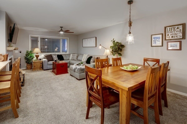 Dining area with seating for 6