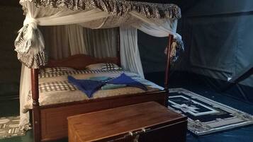 Deluxe Tent | WiFi (free), bed sheets