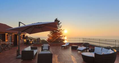 ático con vistas al mar y lujo, piscina y terraza