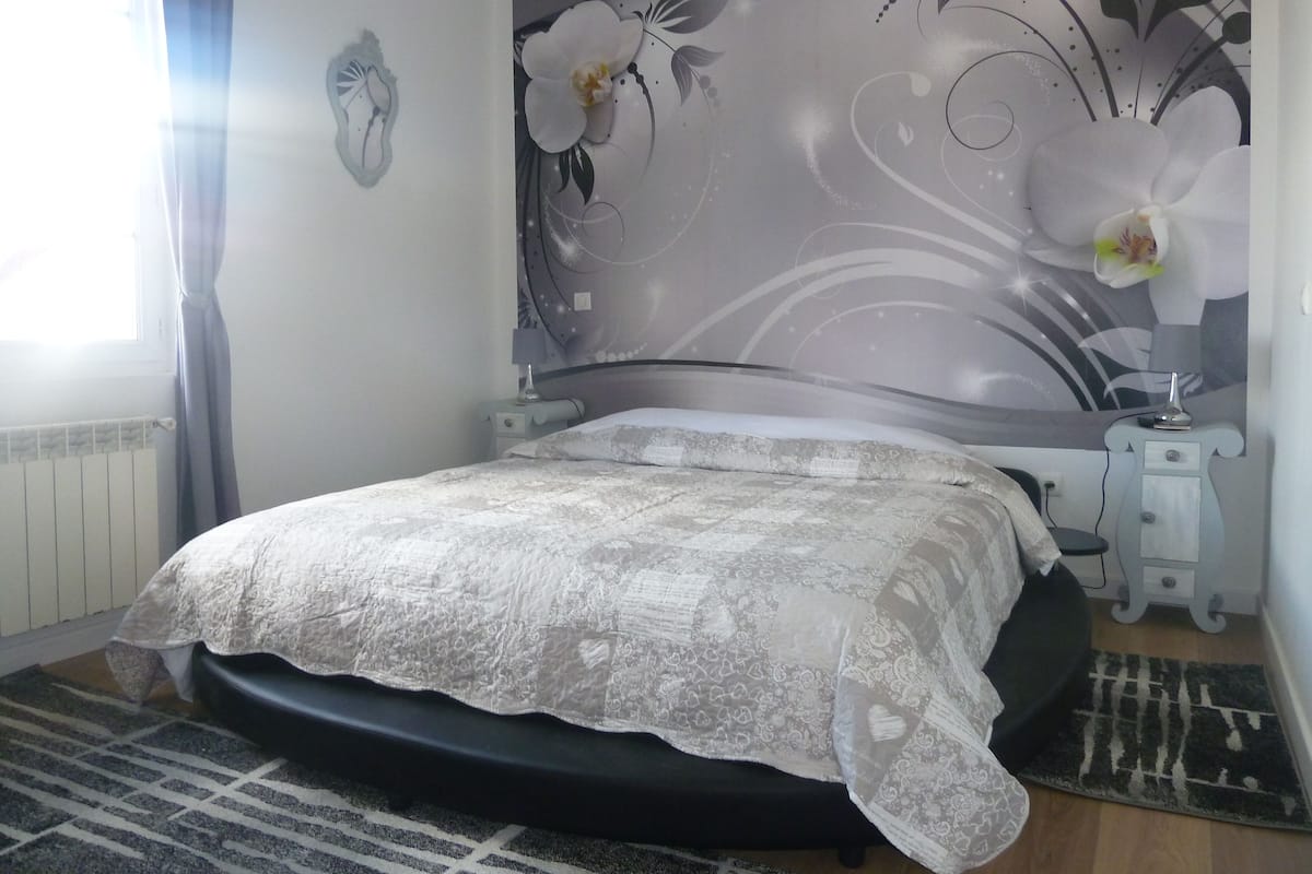 Family Room, 2 Bedrooms (2) | 1 bedroom, individually decorated, individually furnished, desk
