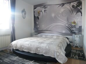 Family Room, 2 Bedrooms (2) | Individually decorated, individually furnished, desk, soundproofing - Maison Elizondoa (Masparraute)