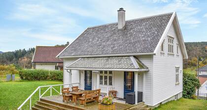 Gemütliches Zuhause in Hebnes mit WLAN