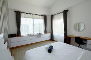 6 bedrooms, in-room safe, iron/ironing board, travel cot