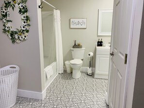 Combined shower/bathtub, hair dryer, towels, soap