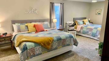 4 quartos, ferros/tábuas de passar roupa, berço de viagem