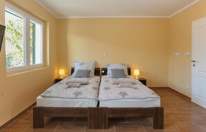 Free WiFi, bed sheets - Amazing apartment in Kastel Stari (Kastel Stari)
