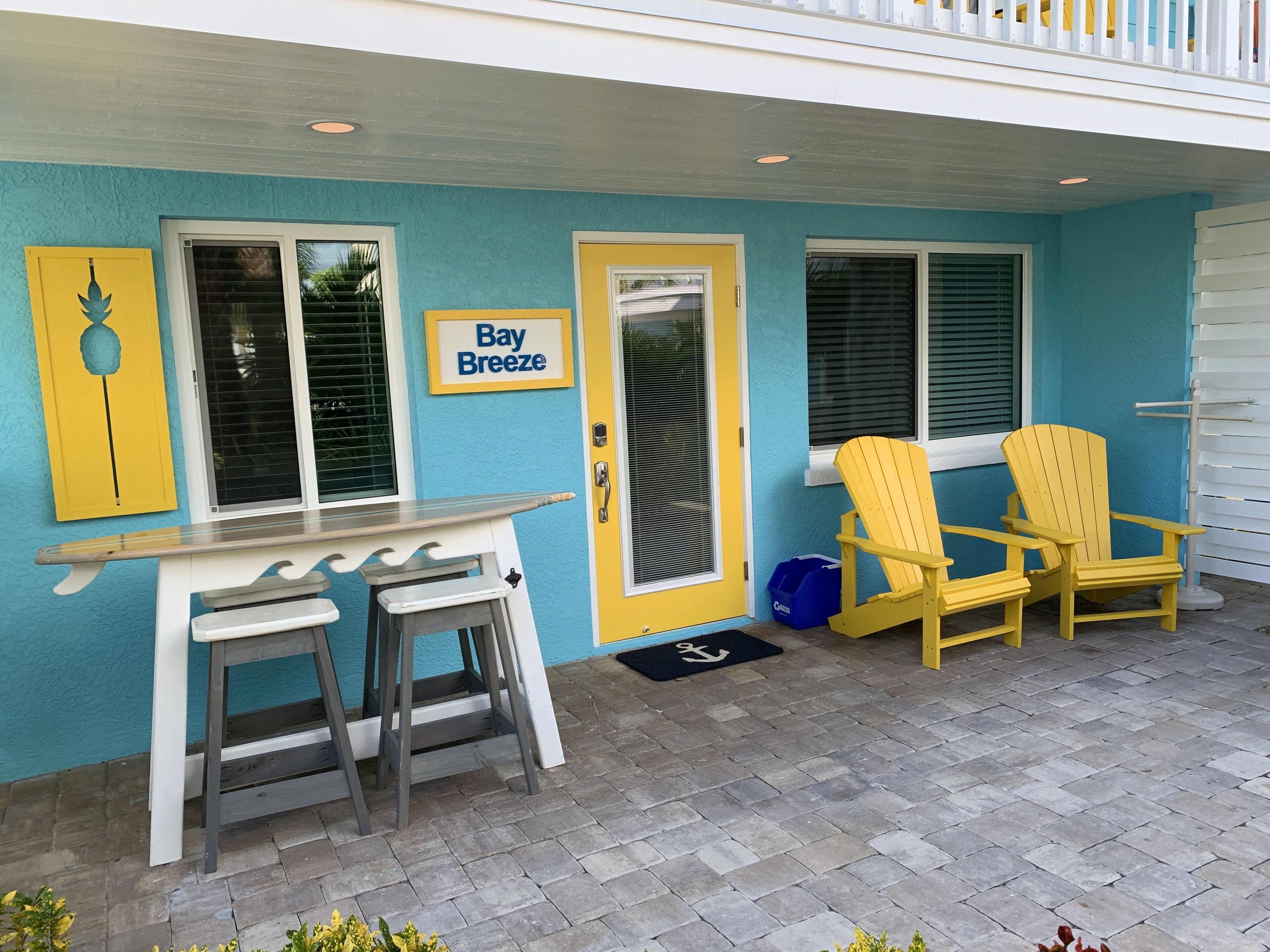 Bay Breeze Bungalow...Bungalow by the Beach...Walk or bike to beach and restaura
