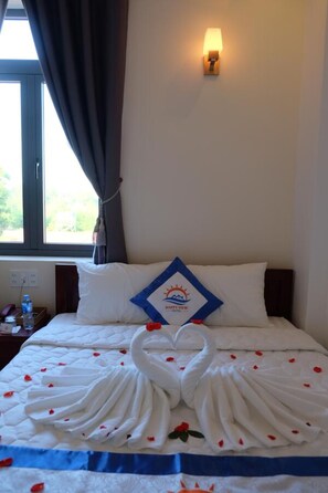 Double Room | Egyptian cotton sheets, premium bedding, down comforters - Happy View Hotel (La Gi)
