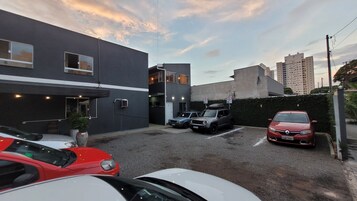 Estacionamento para van acessível para cadeira de rodas