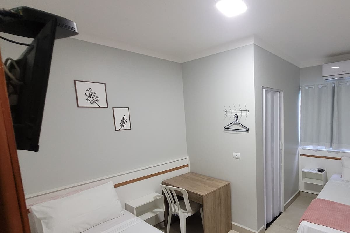Camera Standard con 2 letti singoli | Biancheria da letto ipoallergenica, ferro/asse da stiro, Wi-Fi gratuito