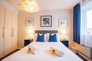 2 soverom, strykejern/-brett, reiseseng for barn og wi-fi