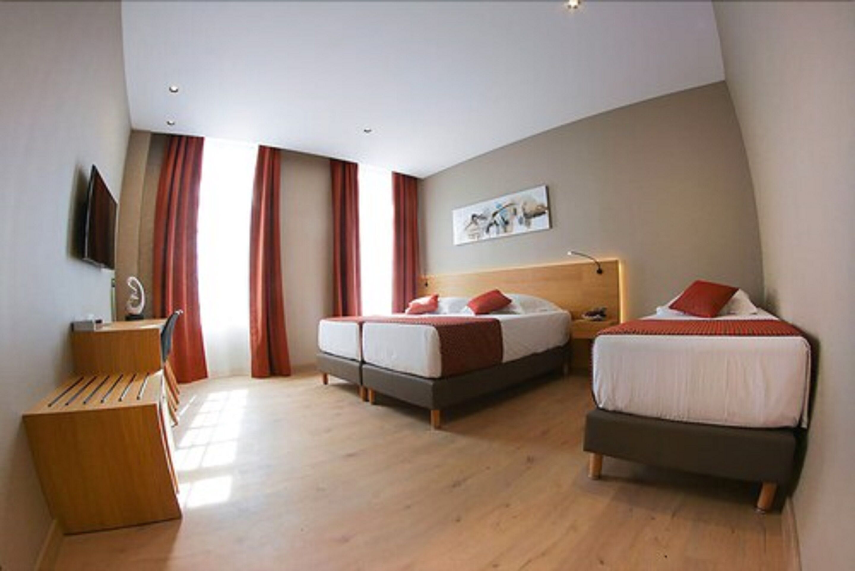 Triple Room | In-room safe, iron/ironing board, free cribs/infant beds, free WiFi