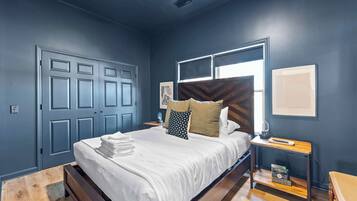 1 habitación, tabla de planchar con plancha, wifi y ropa de cama