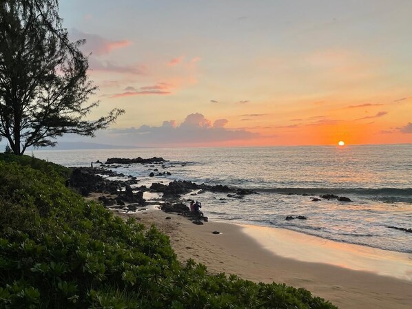 Beach nearby - Hale Kamaole 262 Second floor large condo, Ocean view! (Kihei)