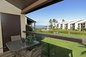 Outdoor dining - Hale Kamaole 262 Second floor large condo, Ocean view! (Kihei)