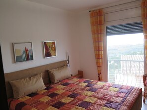 3 chambres, fer et planche à repasser, accès au Wi-Fi (inclus)