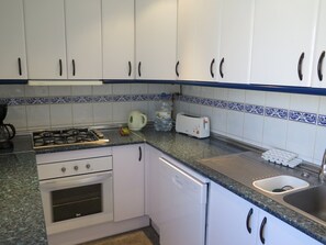 Frigorifero, microonde, forno, lavastoviglie