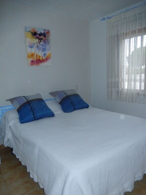 3 bedrooms, iron/ironing board, free WiFi, bed sheets - Ref. Garr11 -  (Rosas / Roses)