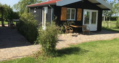 Passez la nuit sur l'eau dans Tiny House / Trekkershut Comfort / Mini Bungalow