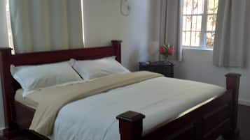 2 slaapkamers, een strijkplank/strijkijzer, gratis wifi, beddengoed