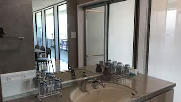 Chartered Villa | Bathroom | Combined shower/bathtub, free toiletries, hair dryer, slippers