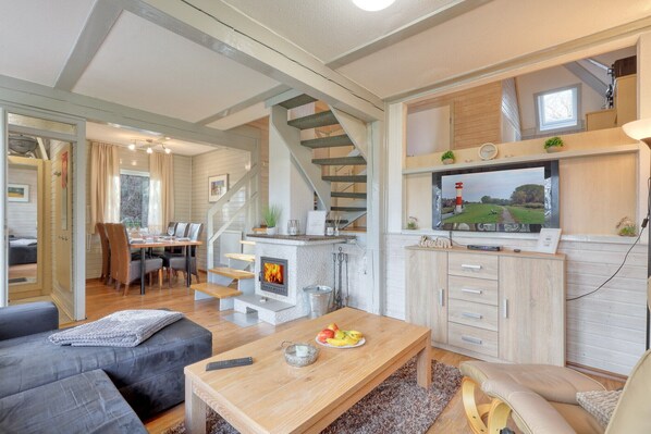 Smart TV, fireplace, DVD player, stereo