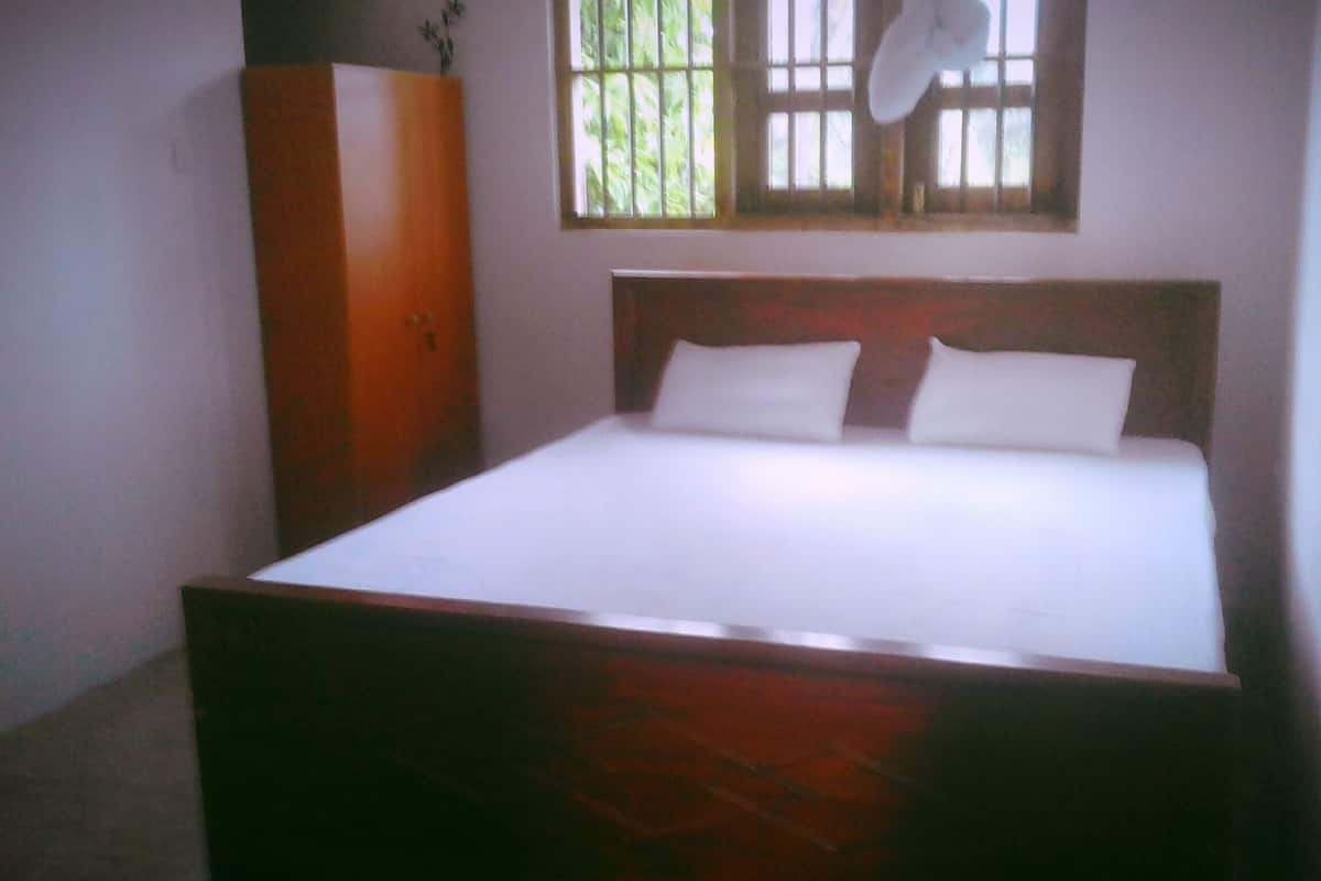 Laptop workspace, WiFi (free)