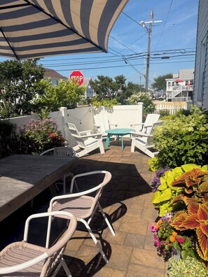 Outdoor dining - Beach Block! Beach Tags, Central AC, Grill and Patio! (Seaside Park)