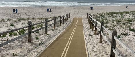Plage à proximité, chaises longues
