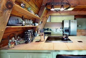 Fridge, microwave, oven, stovetop - Pets | Large Deck | Fireplace | Casa del Viento (Angel Fire)