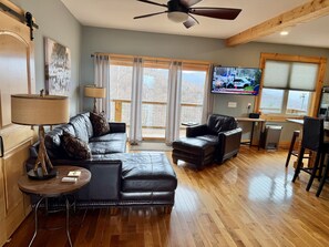 Smart TV, books, stereo