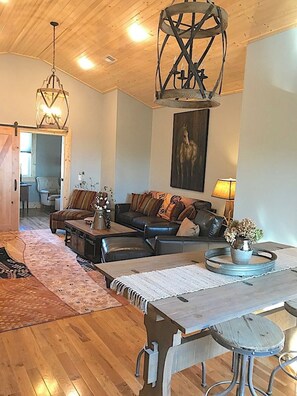 Interior - Barn Theme  Romantic Winter Escape with Mountain Views. Winter special inquire (Lenoir)