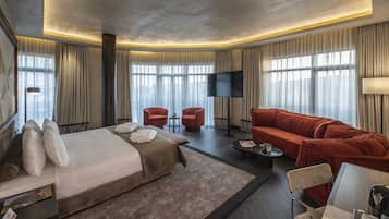 Suite, Corner | 1 bedroom, premium bedding, minibar, in-room safe