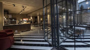 Daily continental breakfast (EUR 8 per person)