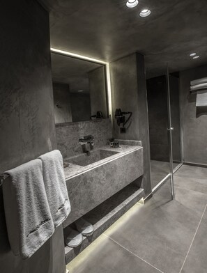 Deluxe Double or Twin Room, Corner | Bathroom | Shower, rainfall showerhead, free toiletries, hair dryer - Hotel Bosfora Plus (Istanbul)