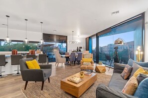 TV, video games, stereo, offices - Designer Penthouse Suite, East Downtown Austin (Austin)